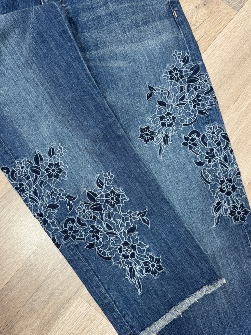 Loft Jeans 4‎ Blue Floral Embroidered Raw Hem Boyfriend Crop Boho Cottagecore - Picture 6 of 14
